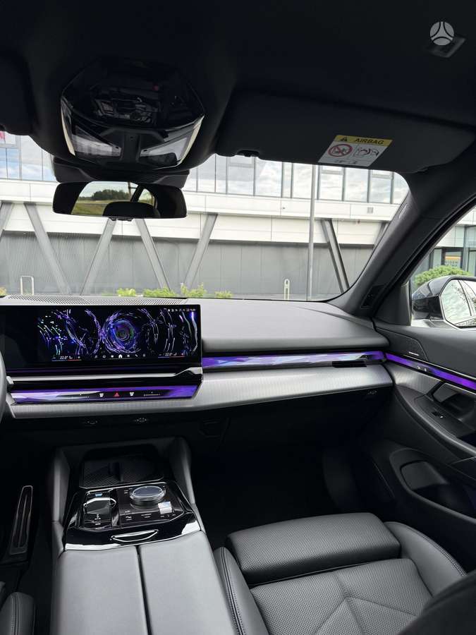 BMW i5, sedanas