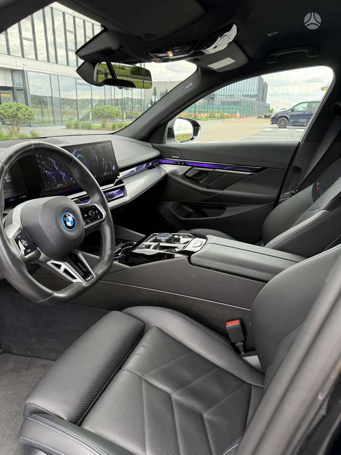 BMW i5, sedanas
