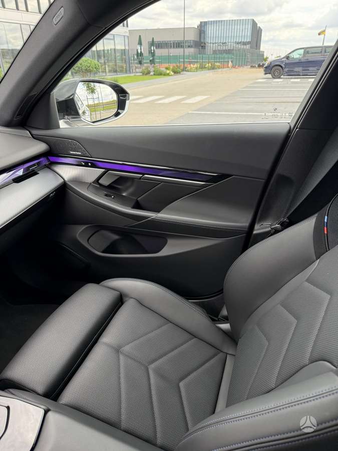 BMW i5, sedanas