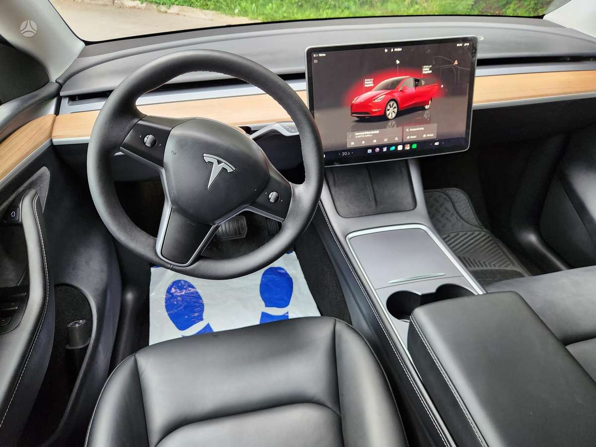 Tesla Model Y, 81 kWh, hatchback