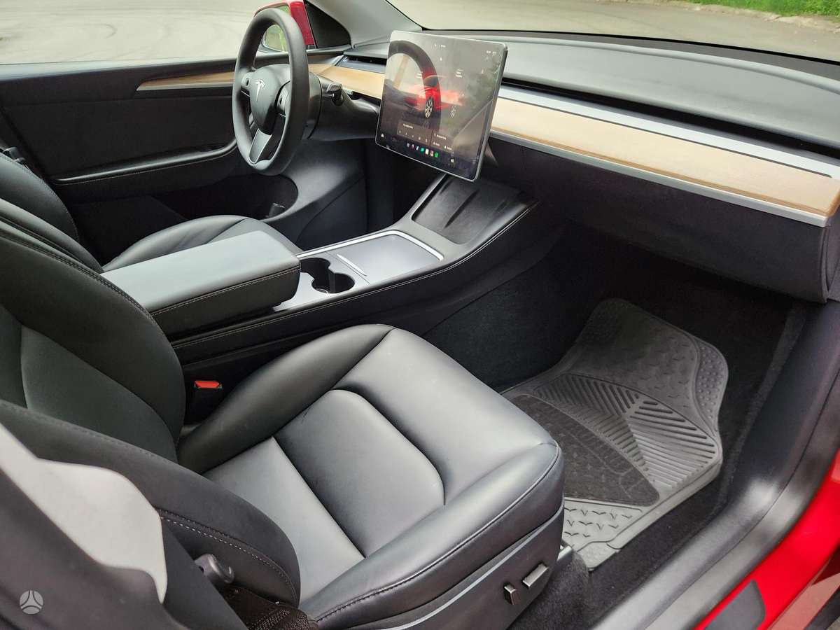 Tesla Model Y, 81 kWh, hatchback