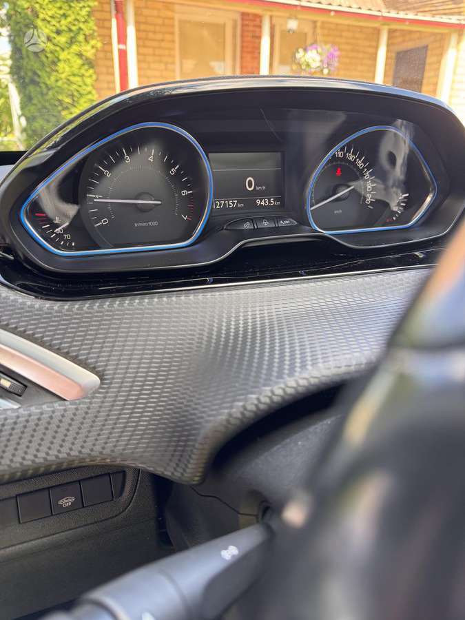 Peugeot 2008 - 6