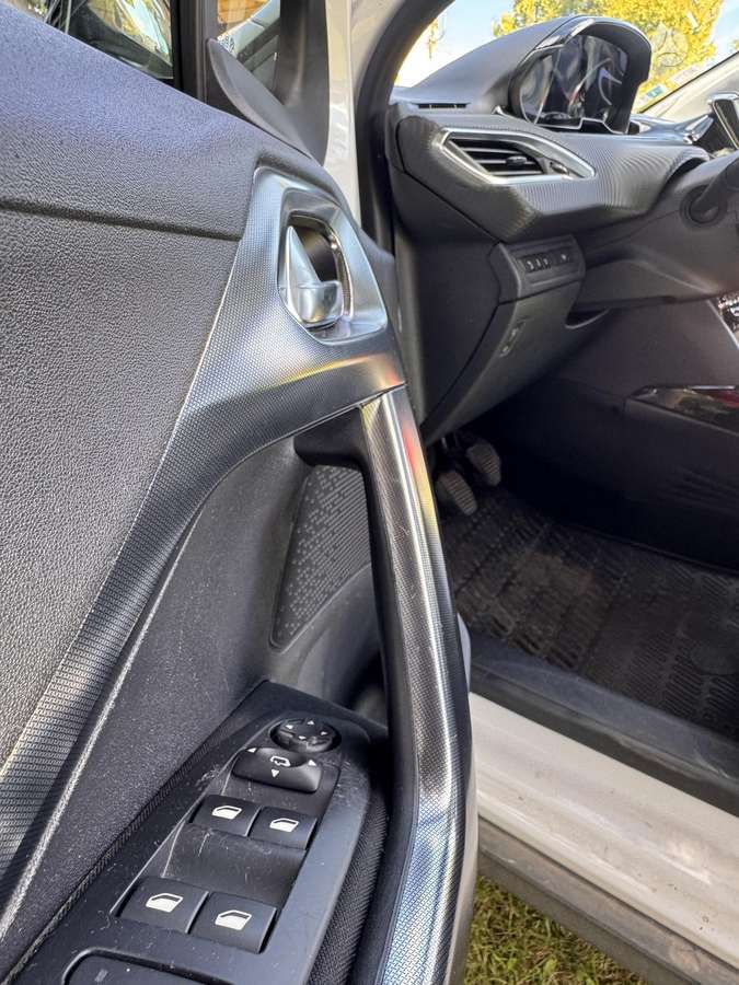 Peugeot 2008 - 9