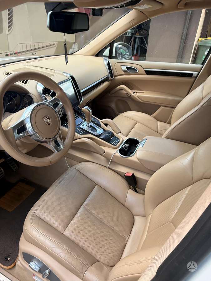 Porsche Cayenne - 5