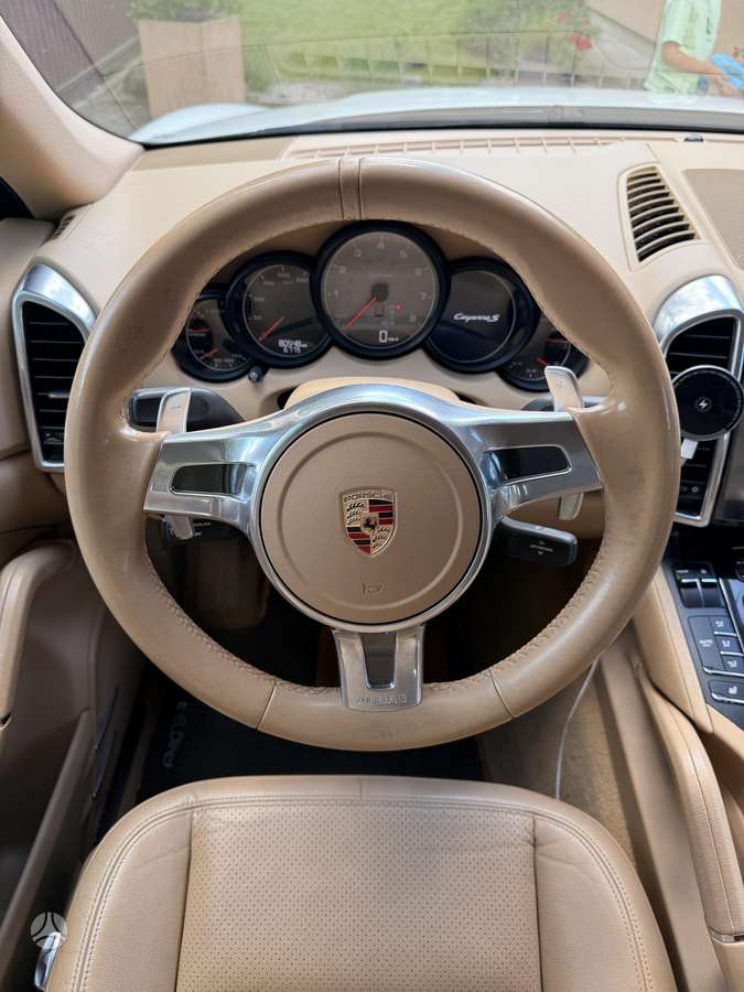 Porsche Cayenne - 6