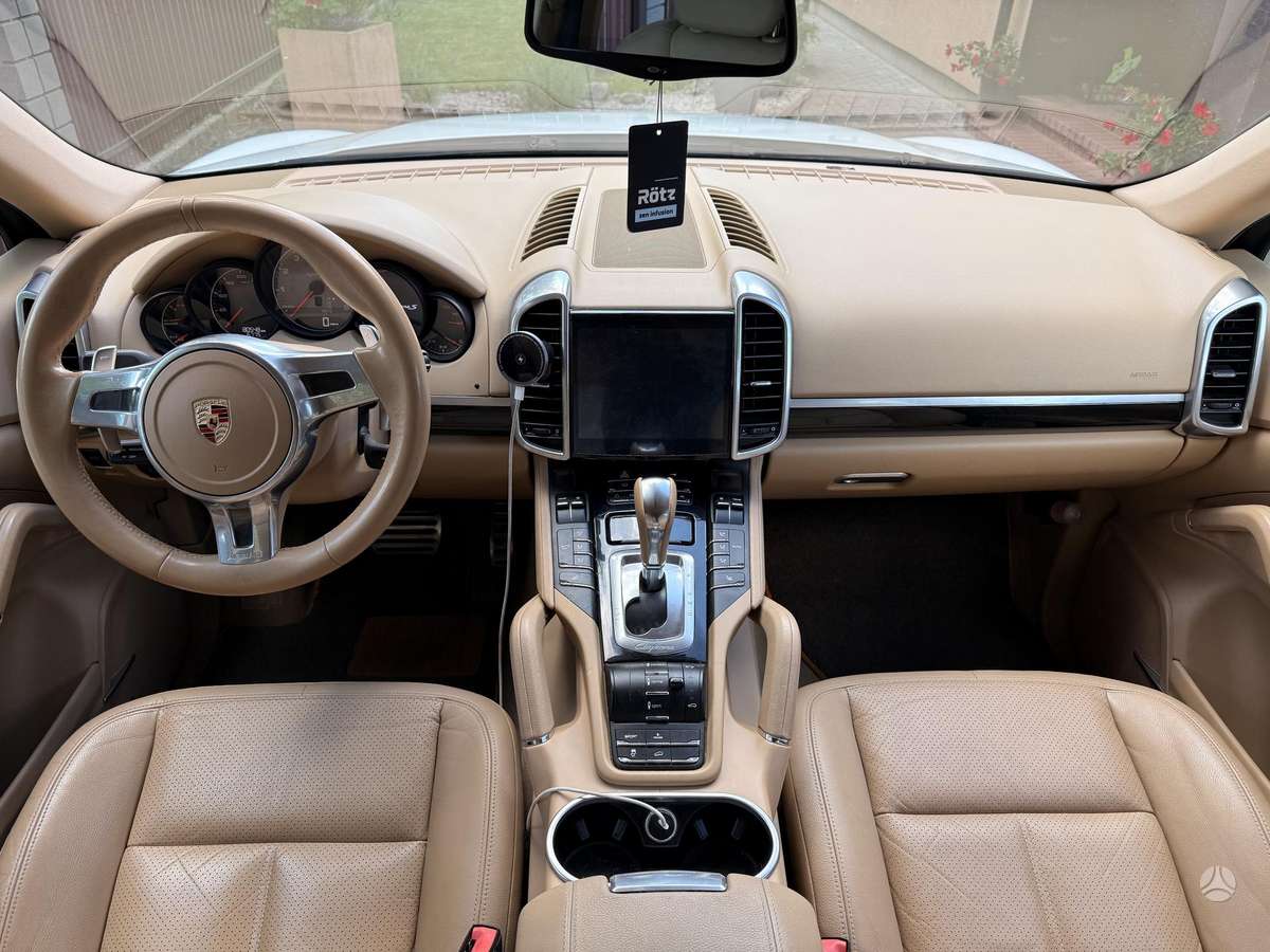 Porsche Cayenne - 4