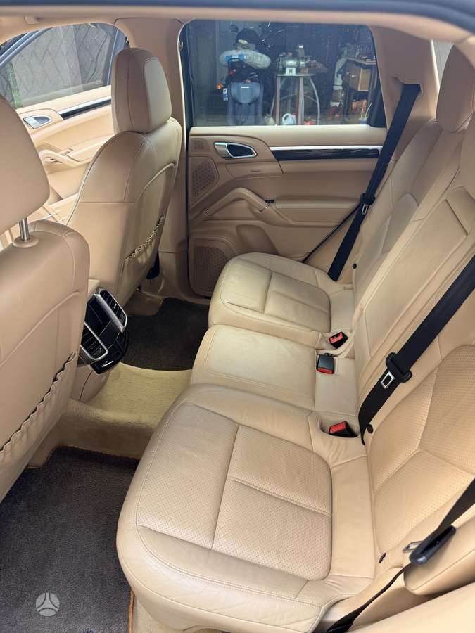 Porsche Cayenne - 7