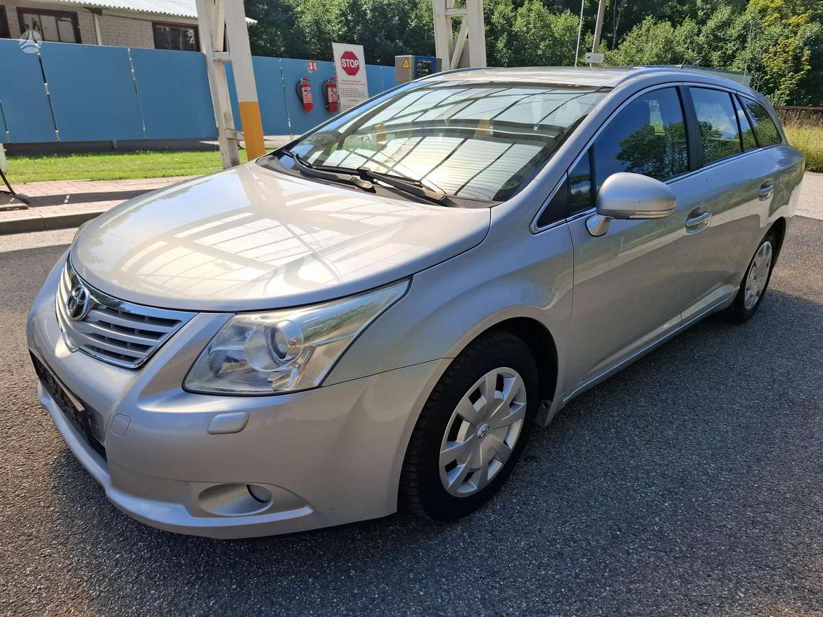 Toyota Avensis - 1