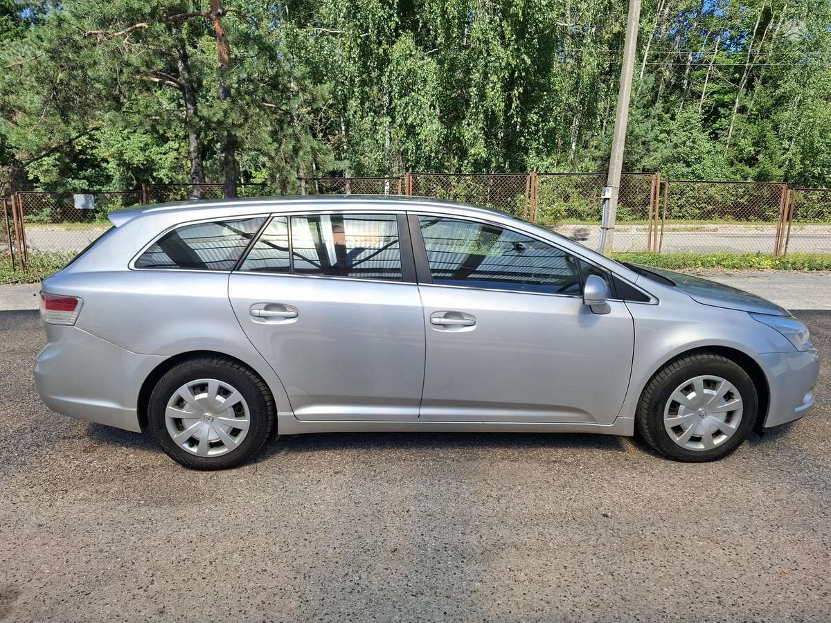Toyota Avensis - 4