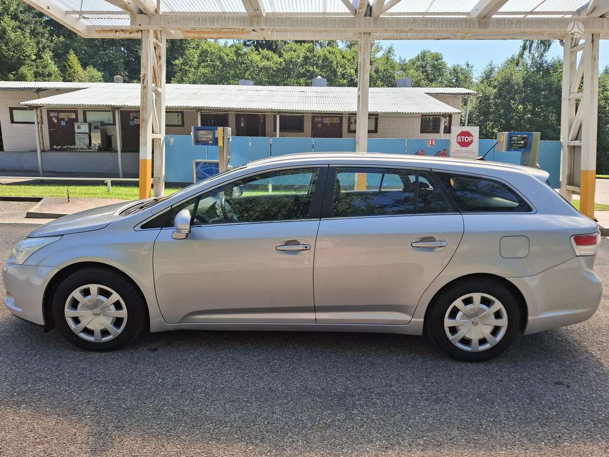 Toyota Avensis - 9