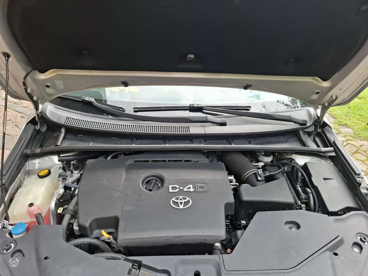 Toyota Avensis - 11