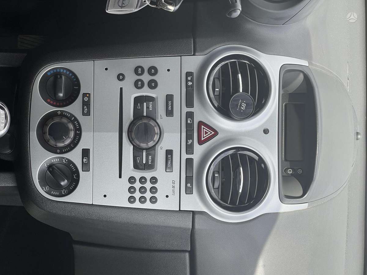 Opel Corsa, 1.2 l., Хэтчбек
