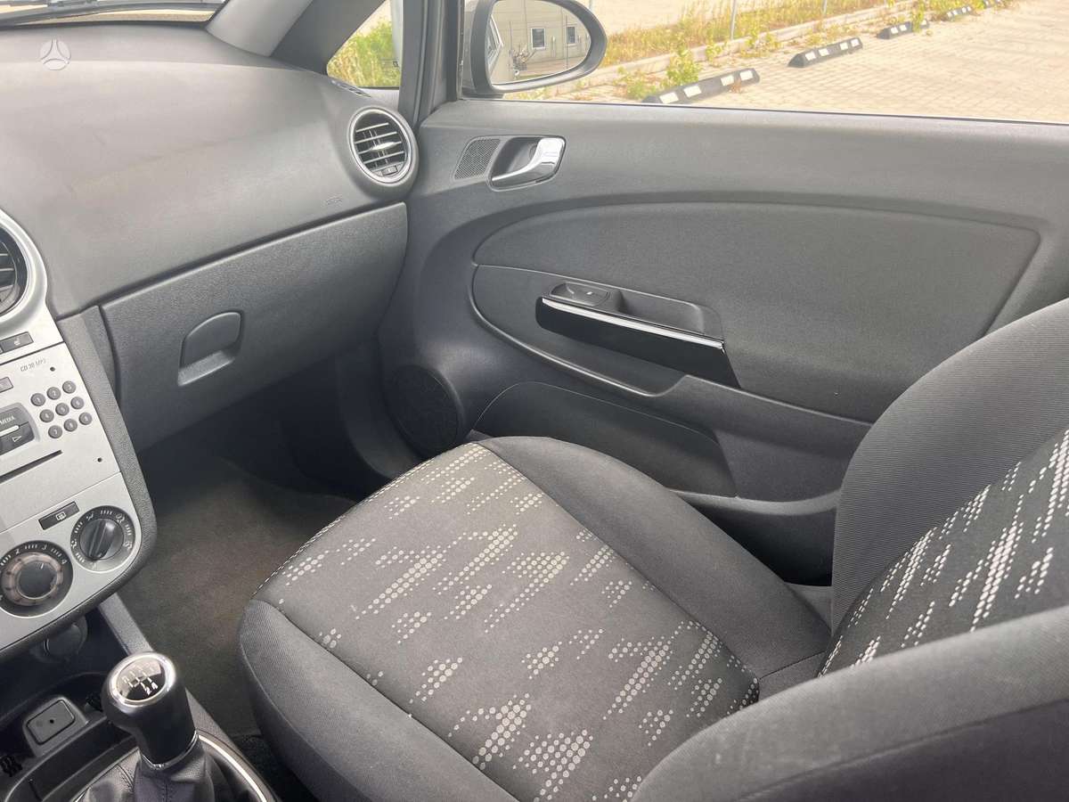 Opel Corsa, 1.2 l., Хэтчбек