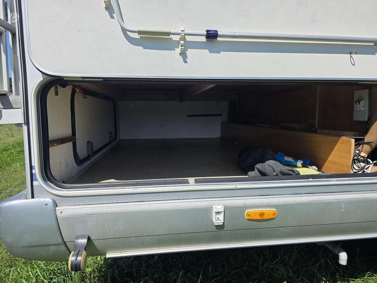 Hymer B644, campers