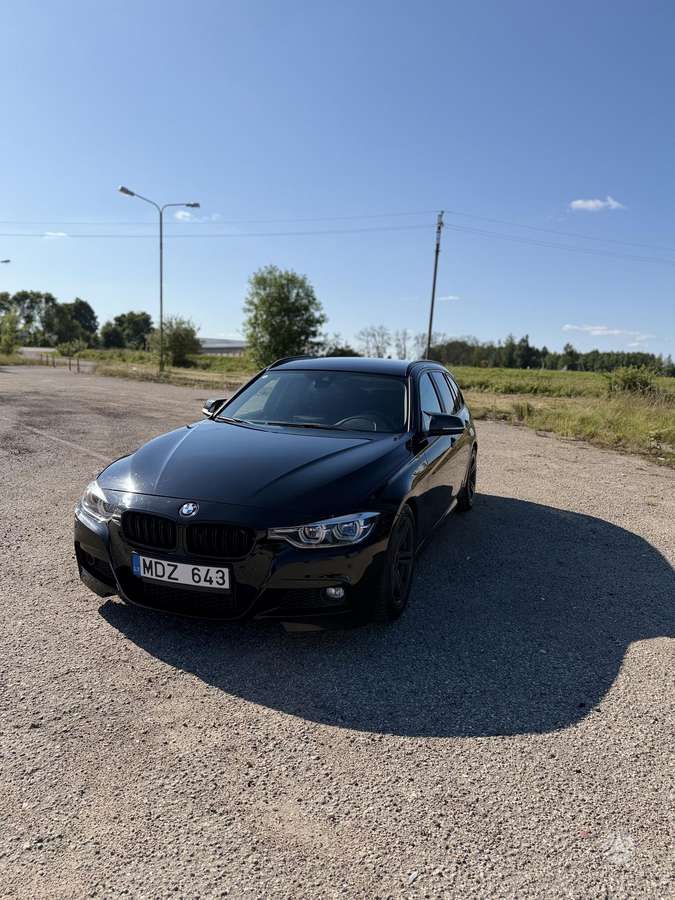 BMW 320, universalas