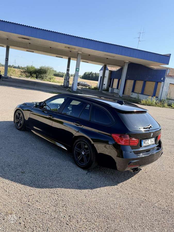 BMW 320, universalas