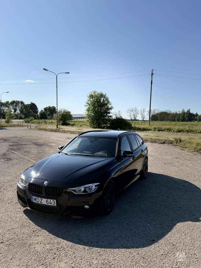 BMW 320, universalas
