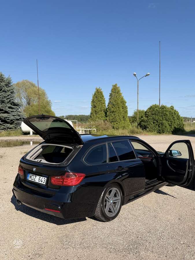 BMW 320, universalas