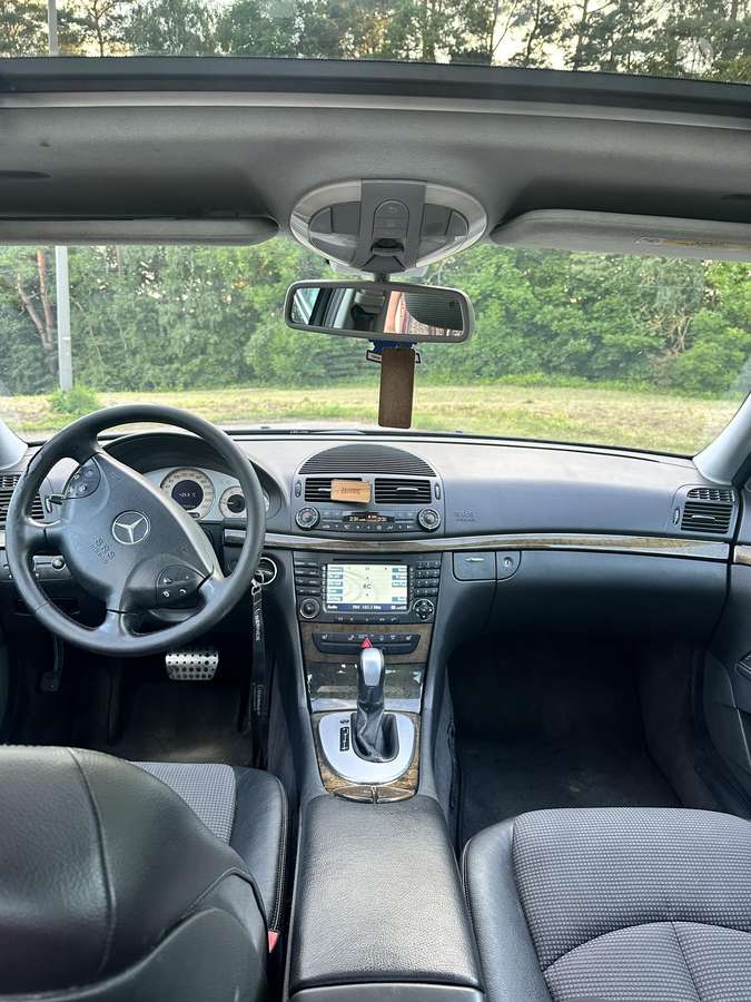 Mercedes-Benz E320, 3.2 l., Седан
