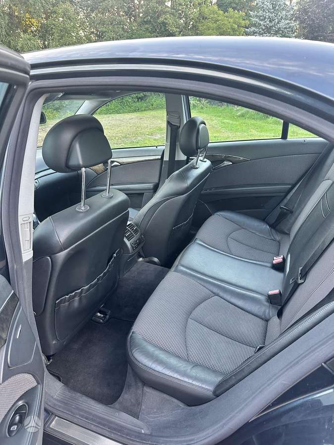 Mercedes-Benz E320, 3.2 l., Седан
