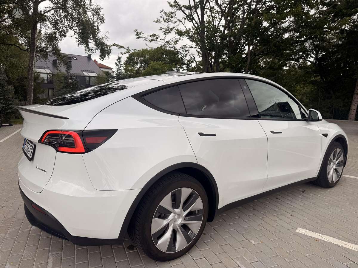 Tesla Model Y - 5