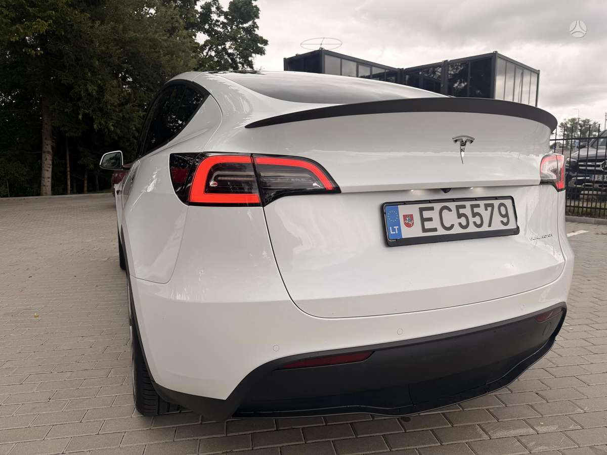 Tesla Model Y - 6