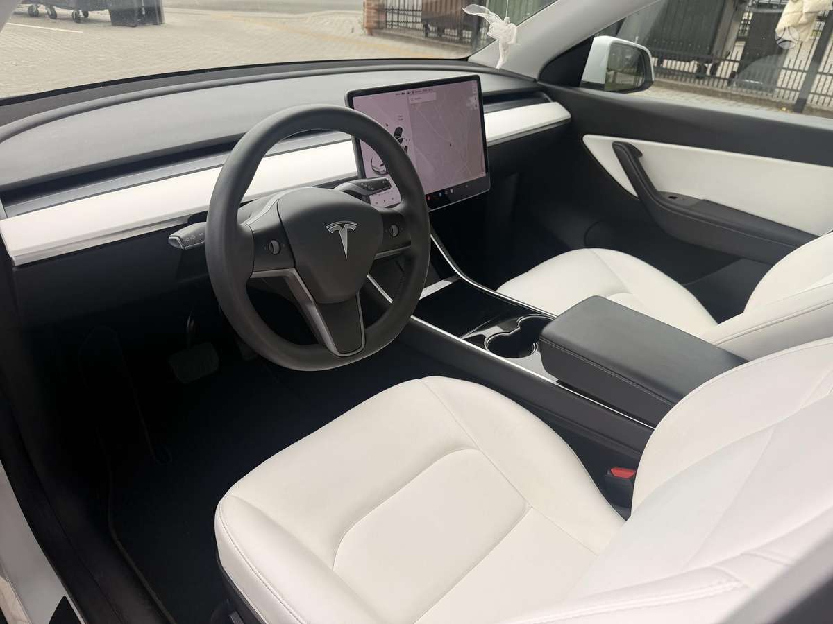 Tesla Model Y - 3