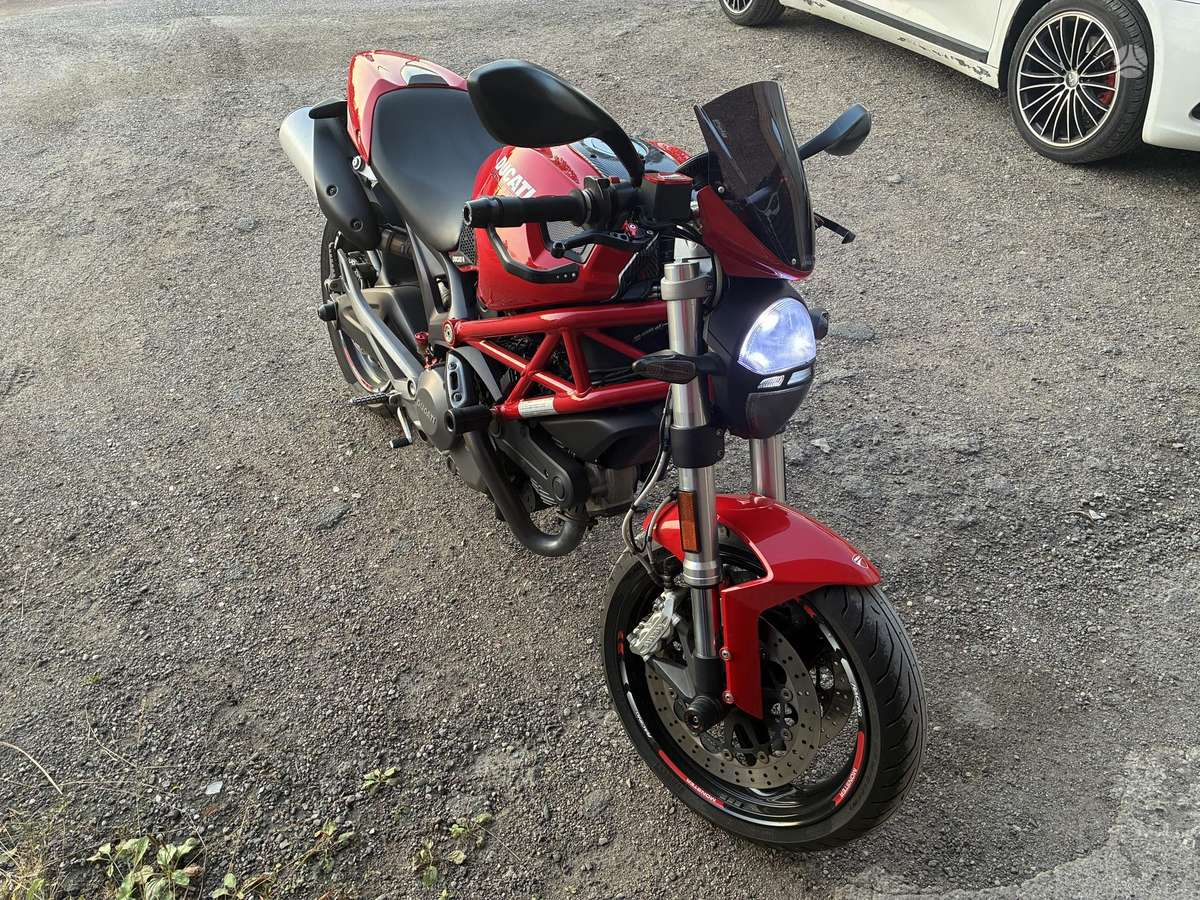 Ducati Monster 696cc, street / classic