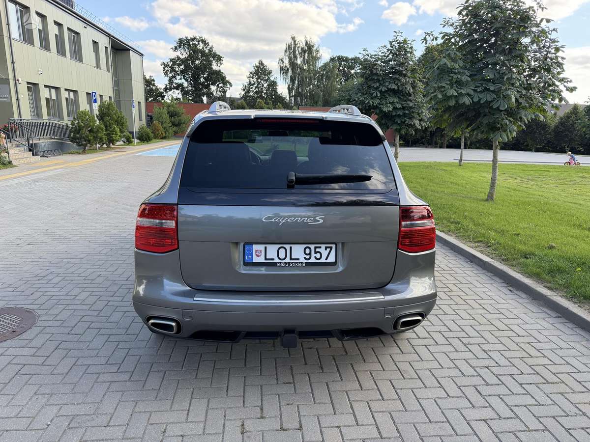 Porsche Cayenne - 4