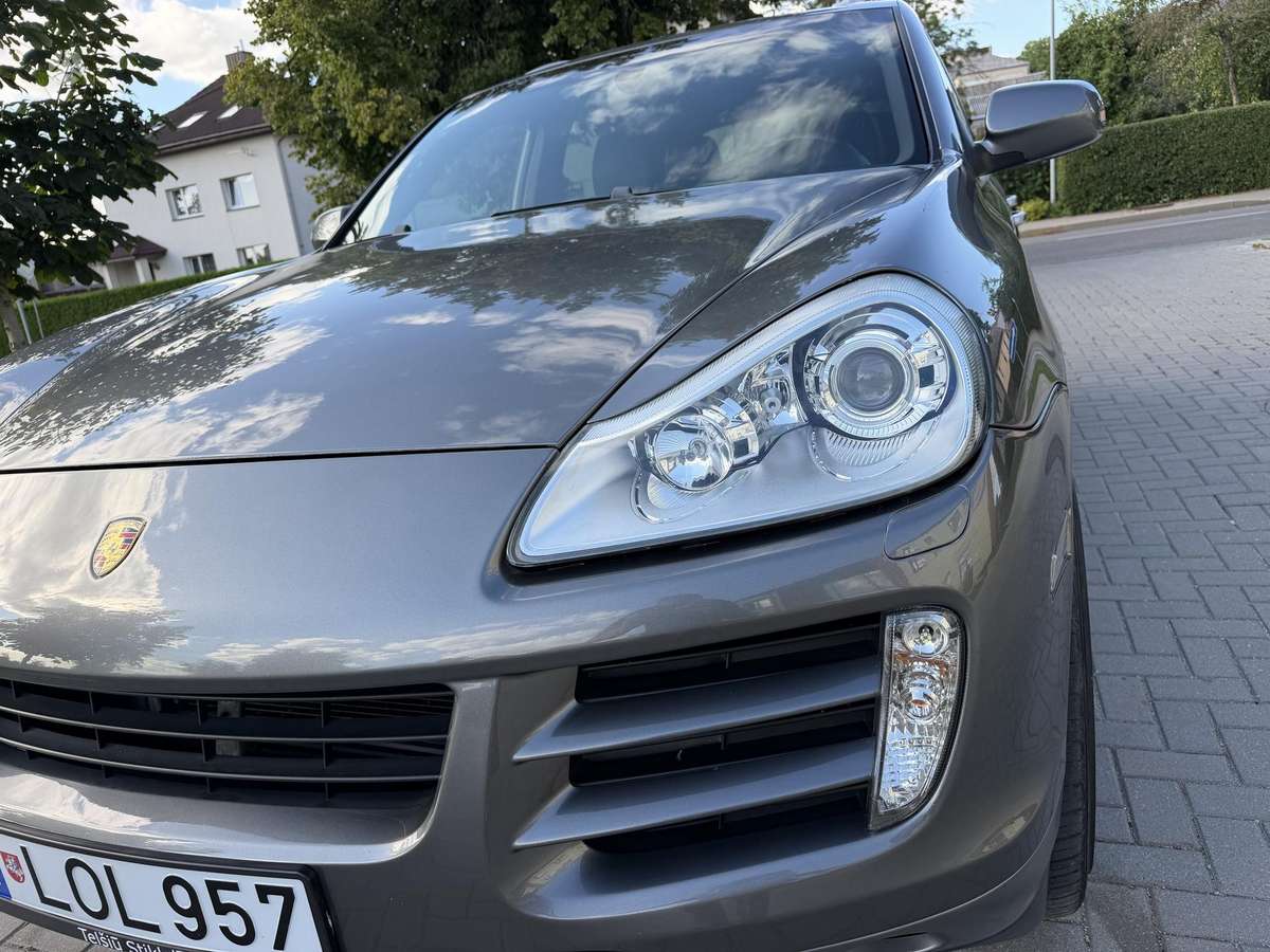 Porsche Cayenne - 8