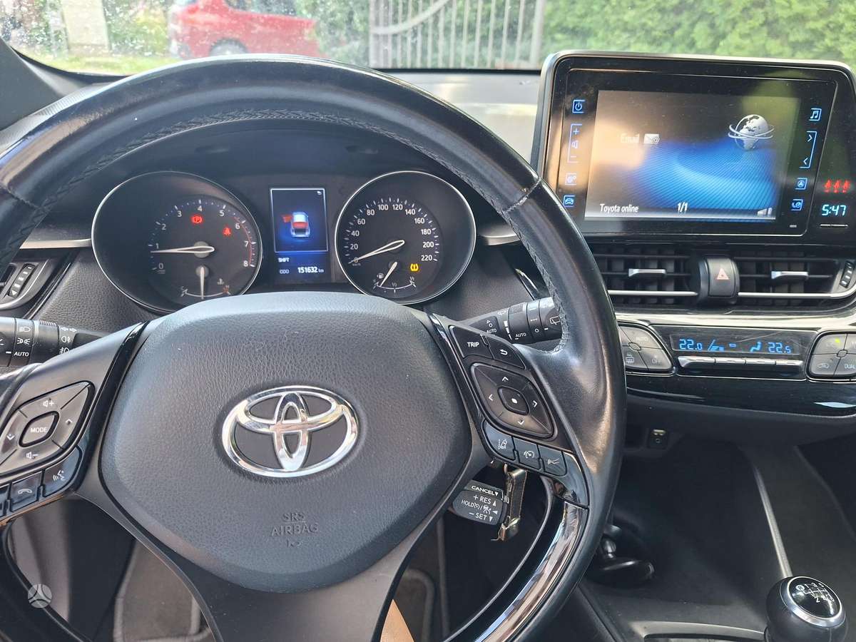 Toyota C-HR - 11