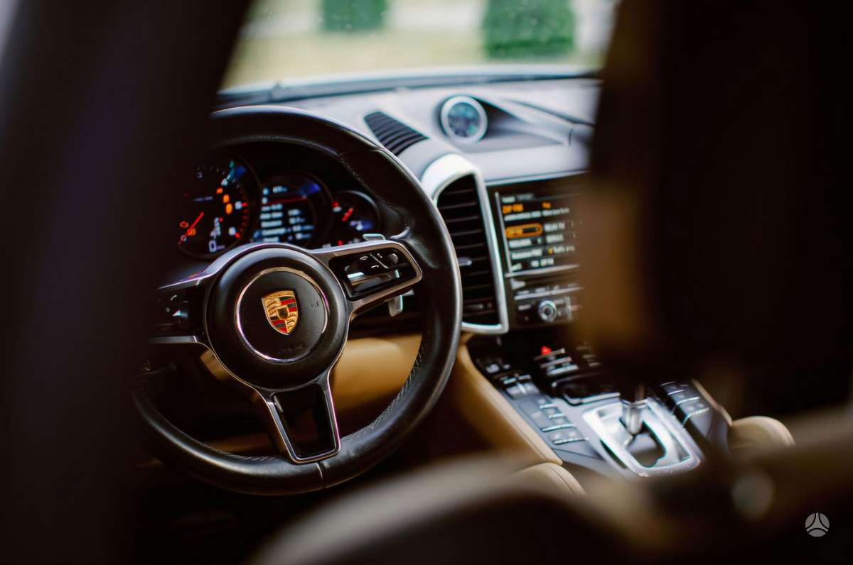 Porsche Cayenne - 2