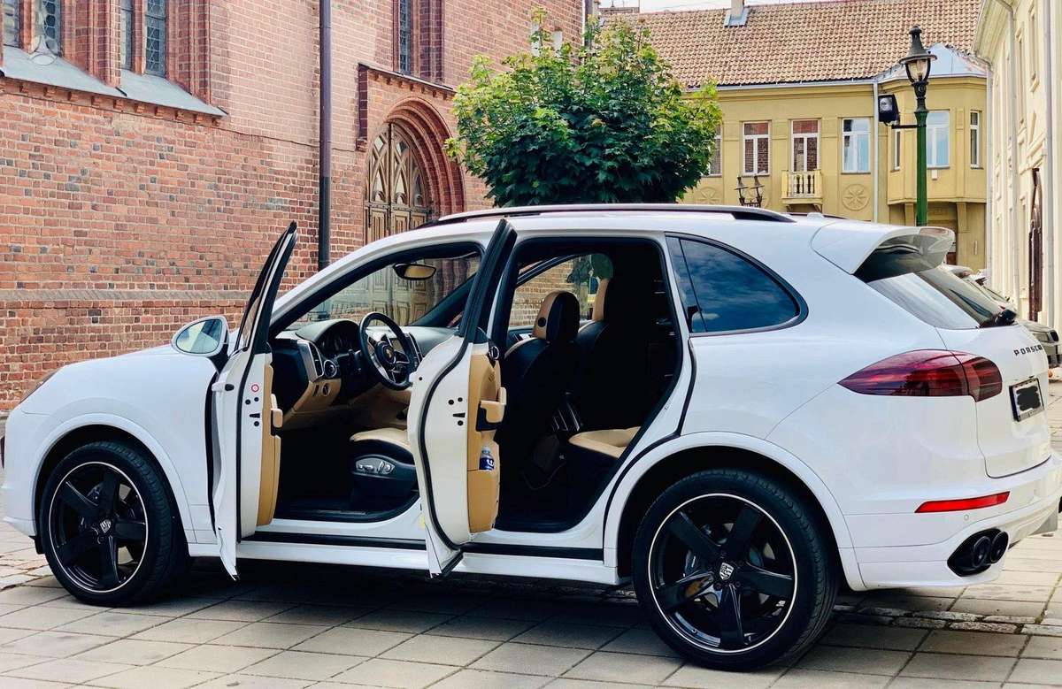 Porsche Cayenne - 4