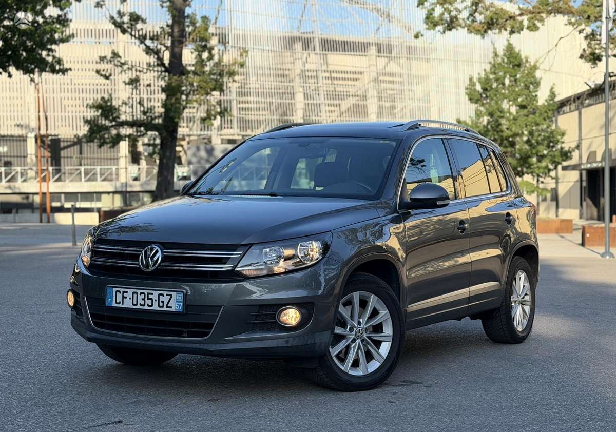 Volkswagen Tiguan - 1