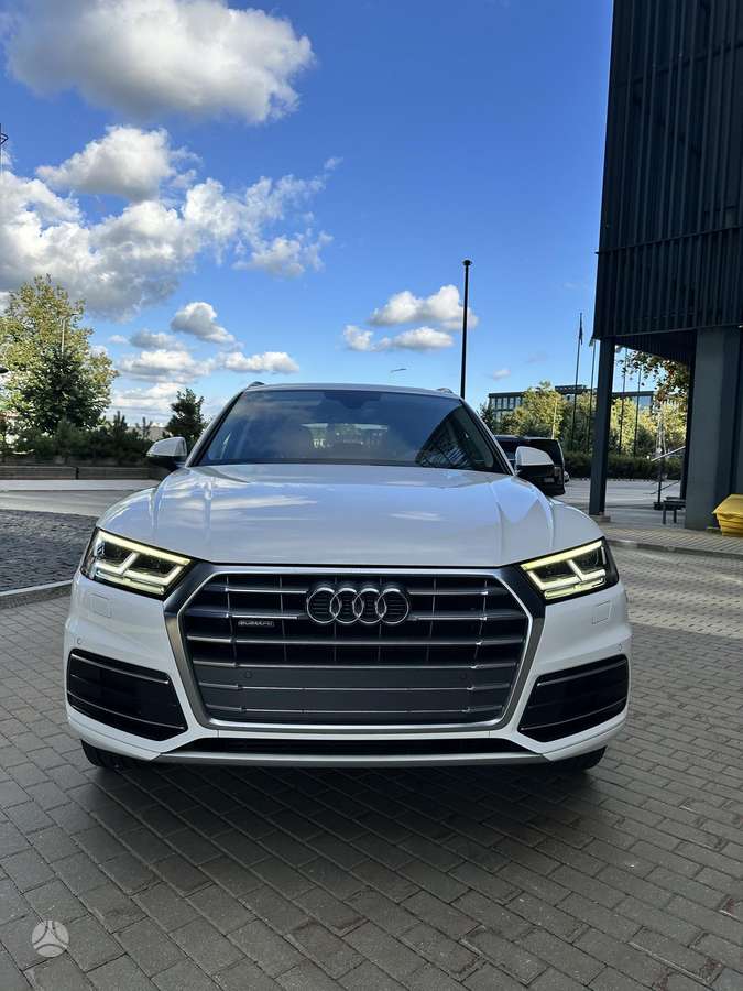 Audi Q5, 2.0 l., off-road / crossover