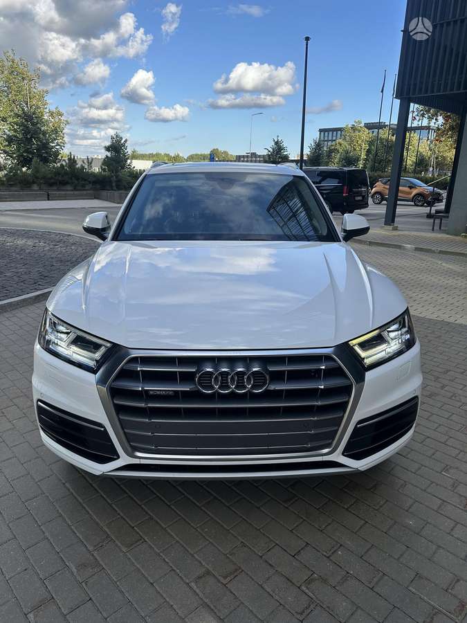 Audi Q5, 2.0 l., off-road / crossover