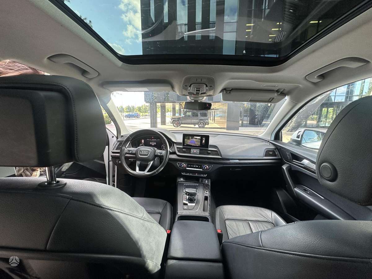 Audi Q5, 2.0 l., off-road / crossover