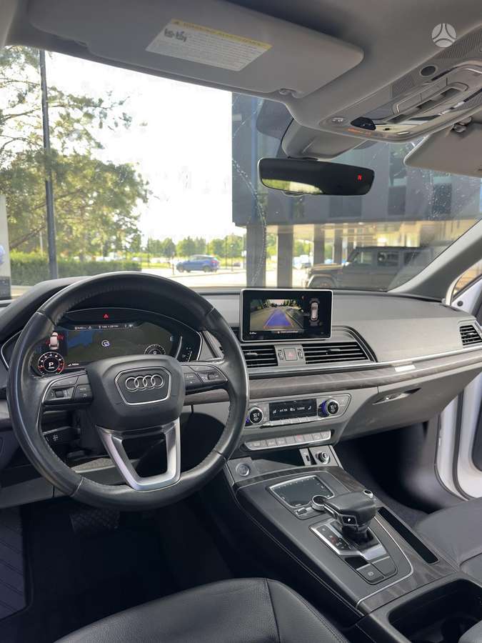 Audi Q5, 2.0 l., off-road / crossover