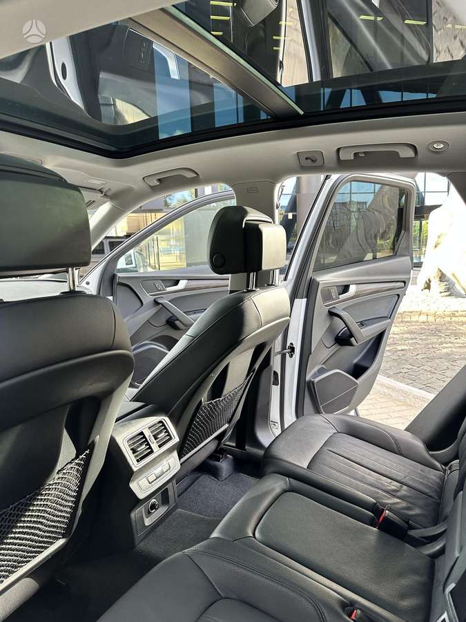 Audi Q5, 2.0 l., off-road / crossover