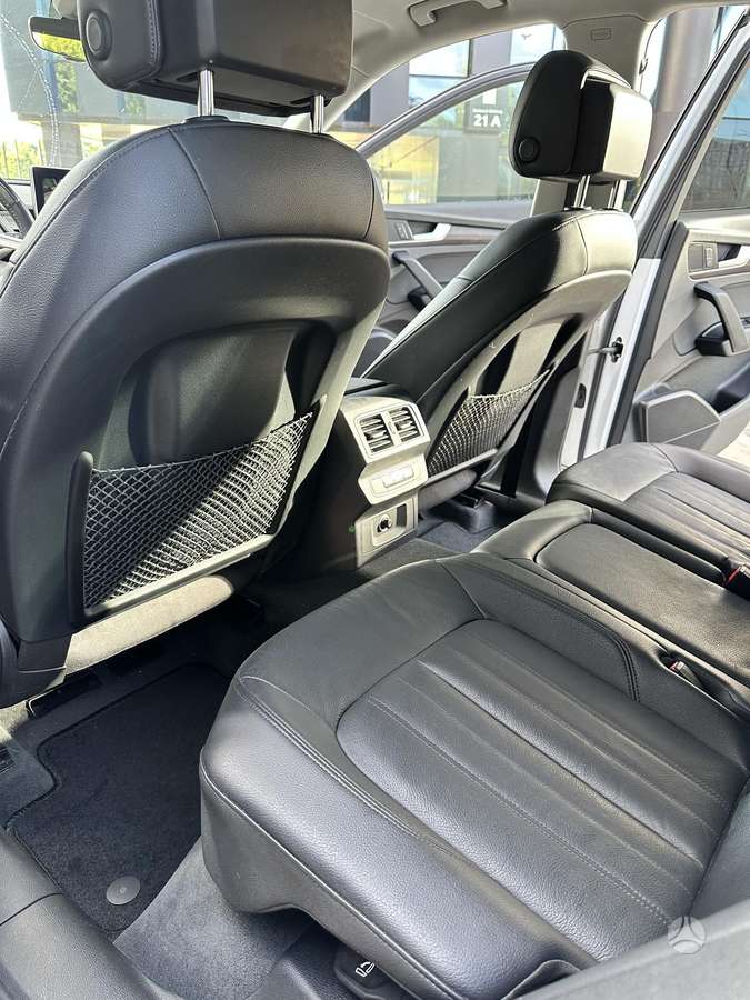 Audi Q5, 2.0 l., off-road / crossover