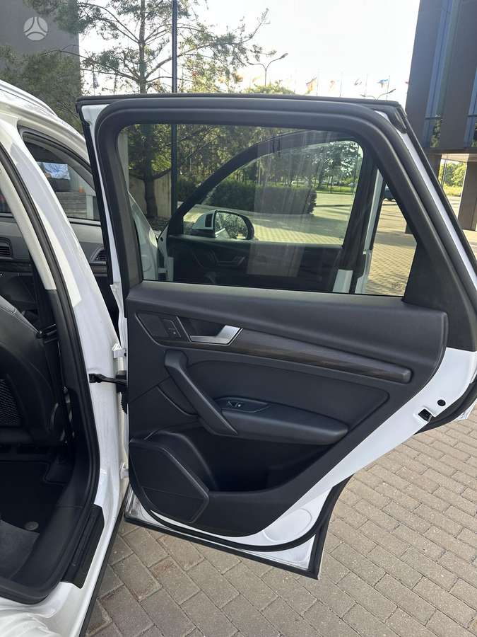 Audi Q5, 2.0 l., off-road / crossover