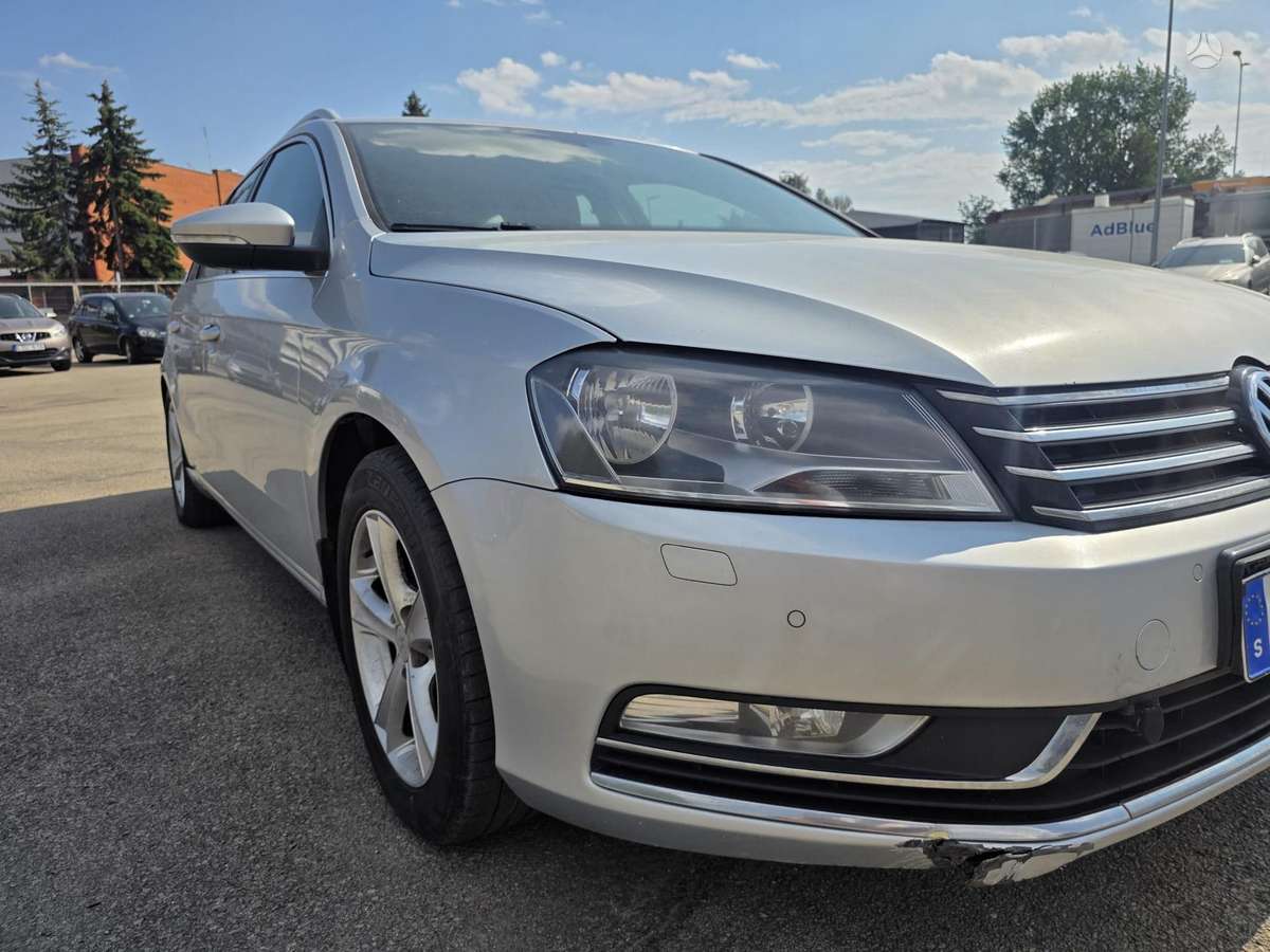 Volkswagen Passat - 1