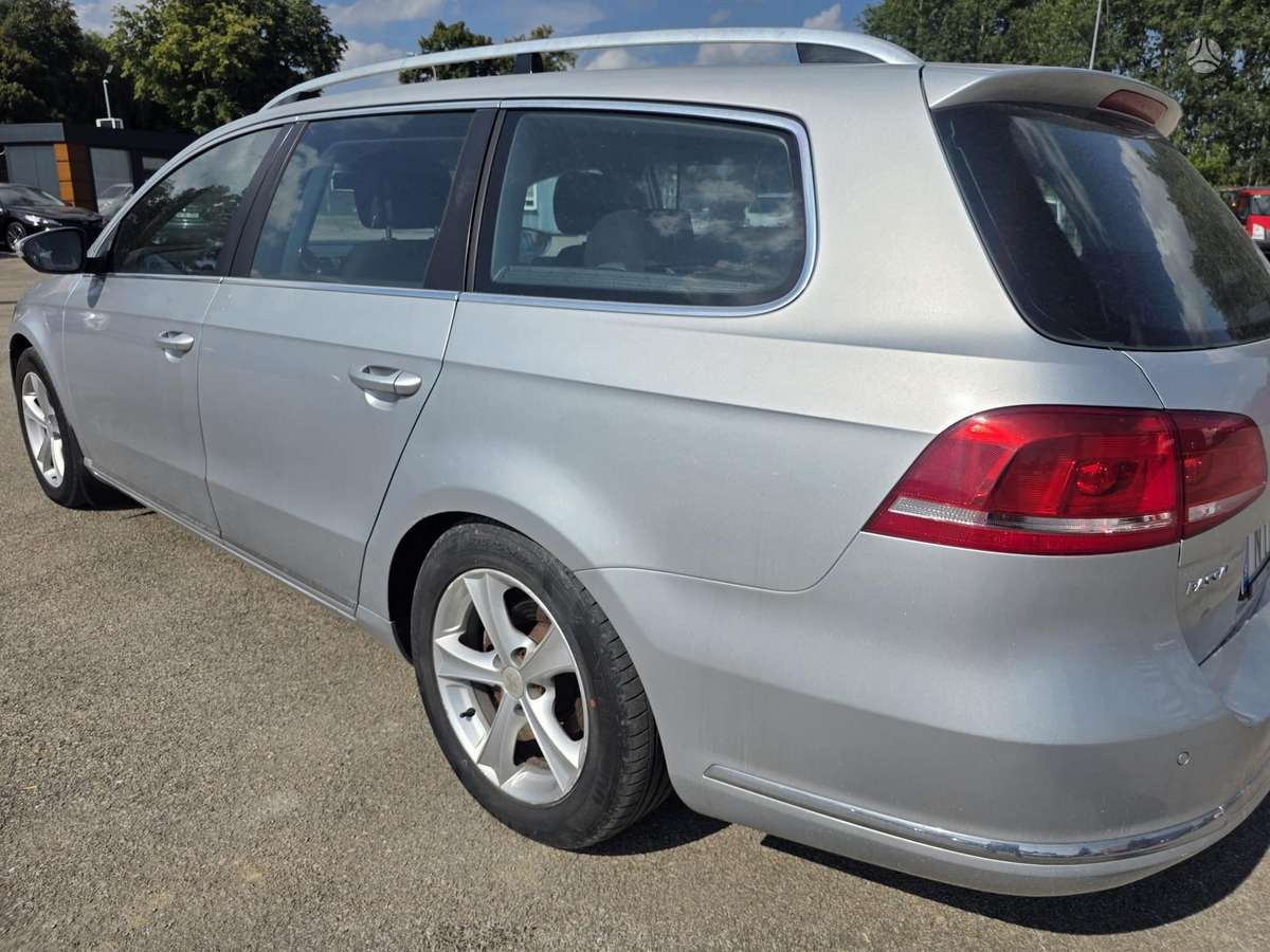 Volkswagen Passat - 4