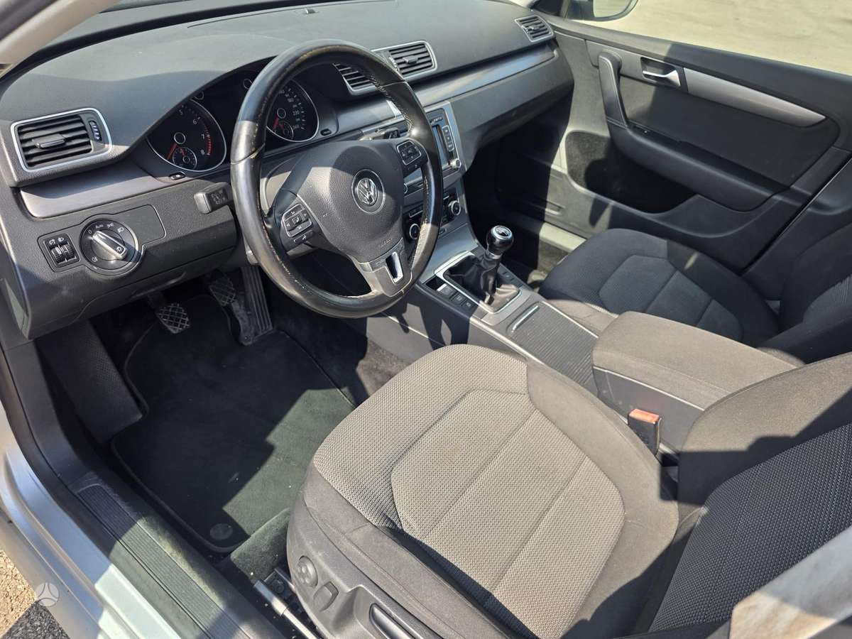 Volkswagen Passat - 8