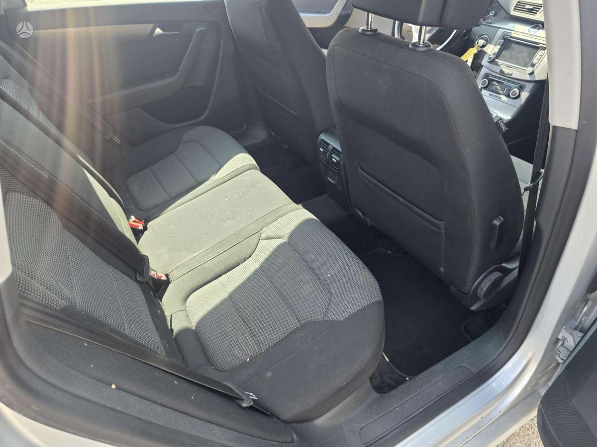 Volkswagen Passat - 11