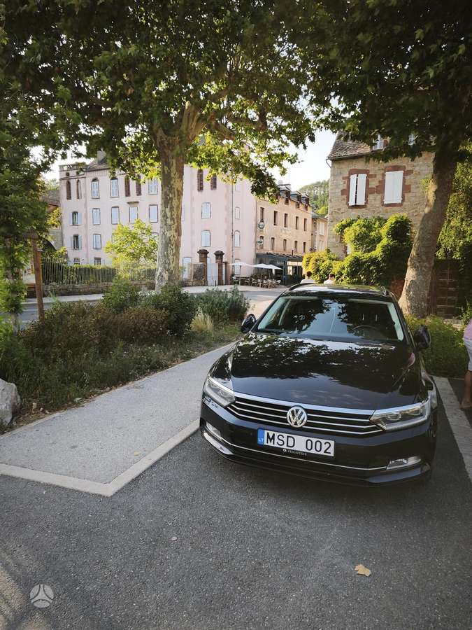 Volkswagen Passat - 1