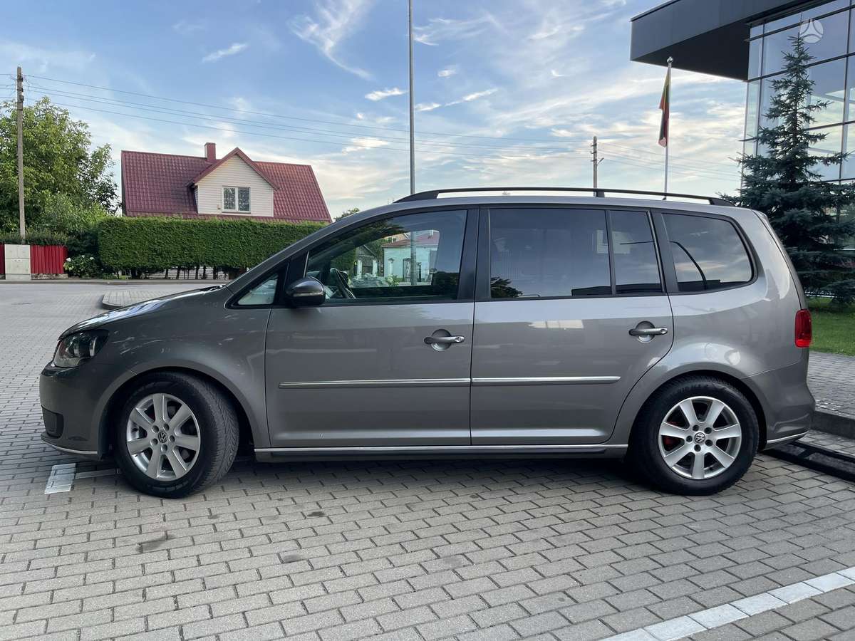 Volkswagen Touran - 10