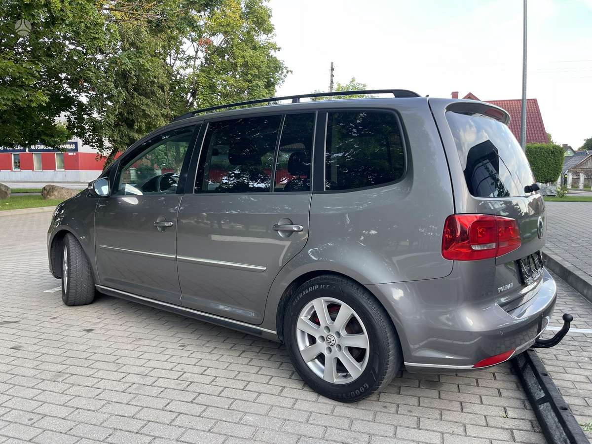 Volkswagen Touran - 11