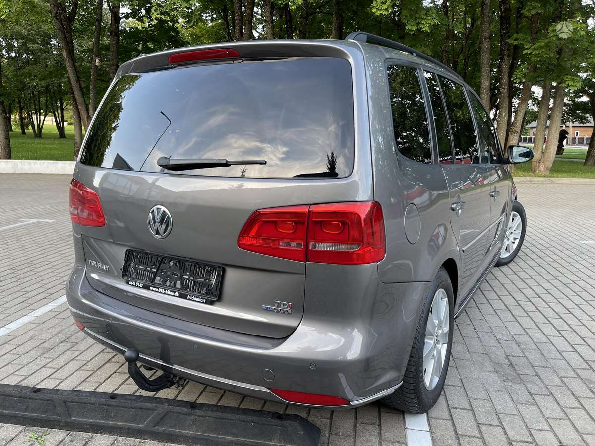 Volkswagen Touran - 12