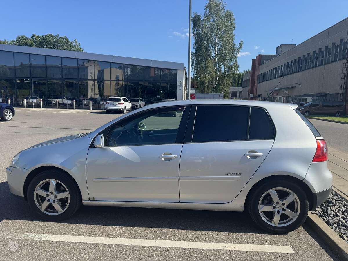 Volkswagen Golf - 8